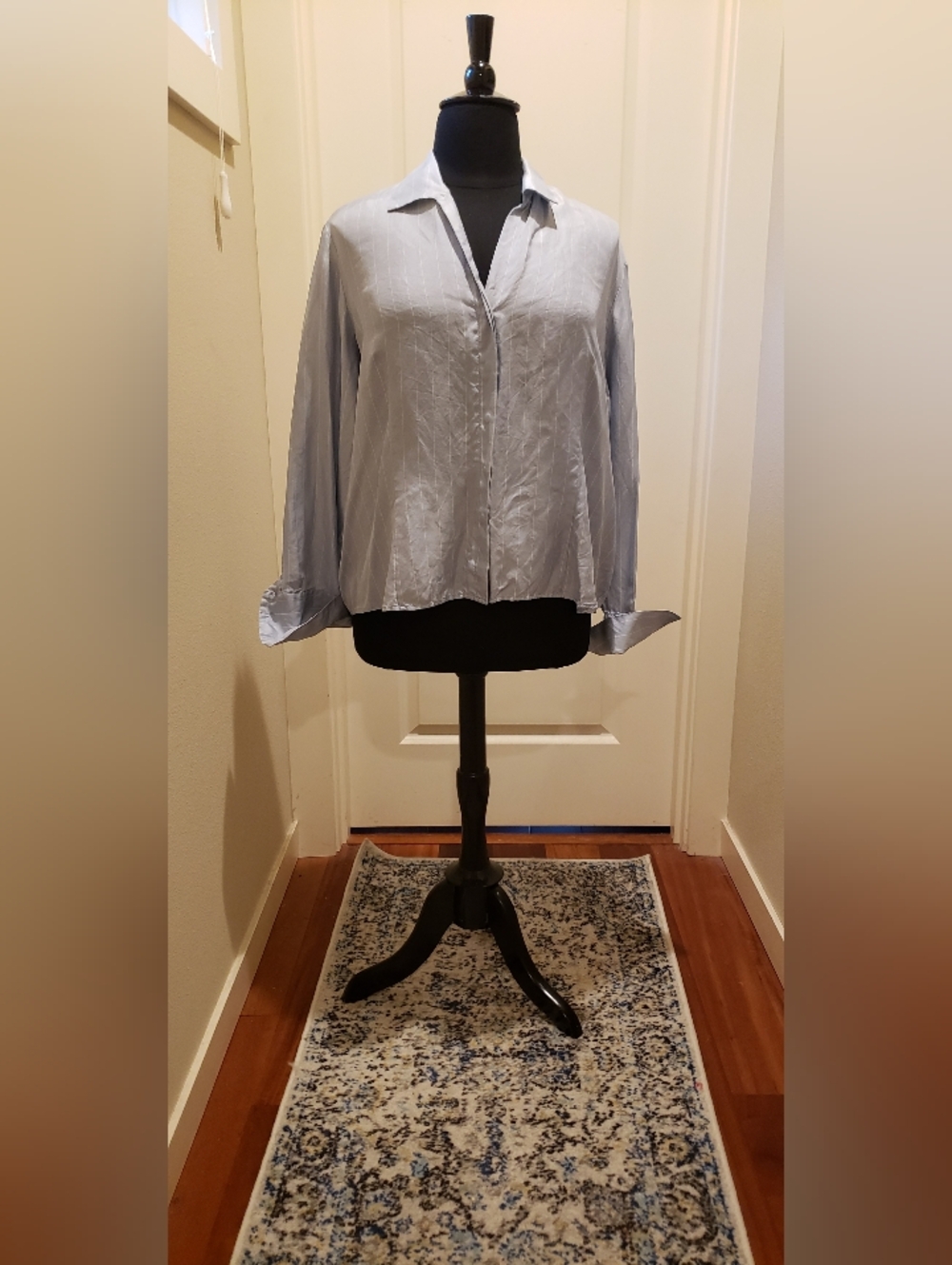 Jones New York Light Blue/Gray Women's Button-Front Blouse With French Cuffs